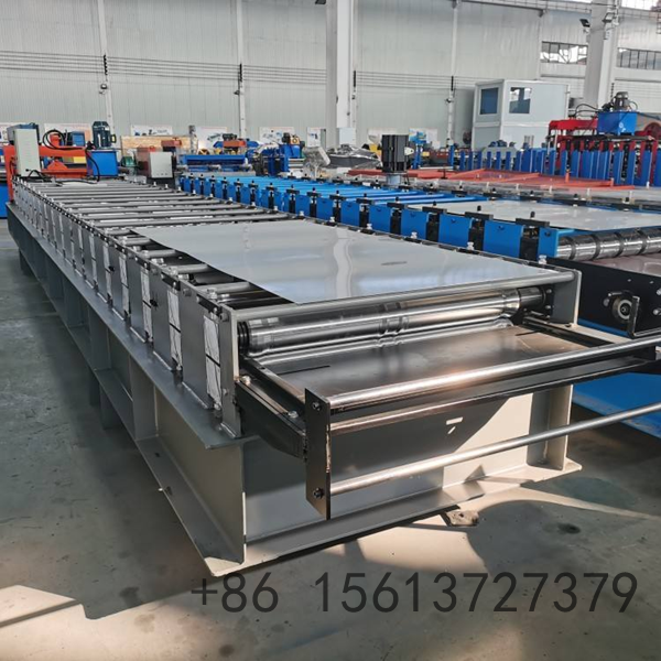 Reinforced steel base frame providing exceptional stability during the continuous clip lock forming process