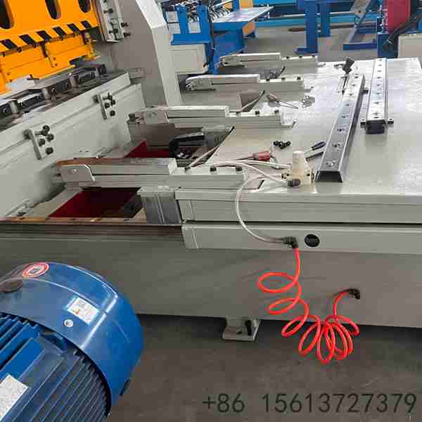 Reinforced cast steel base frame providing exceptional stability during the heavy-duty expanding process