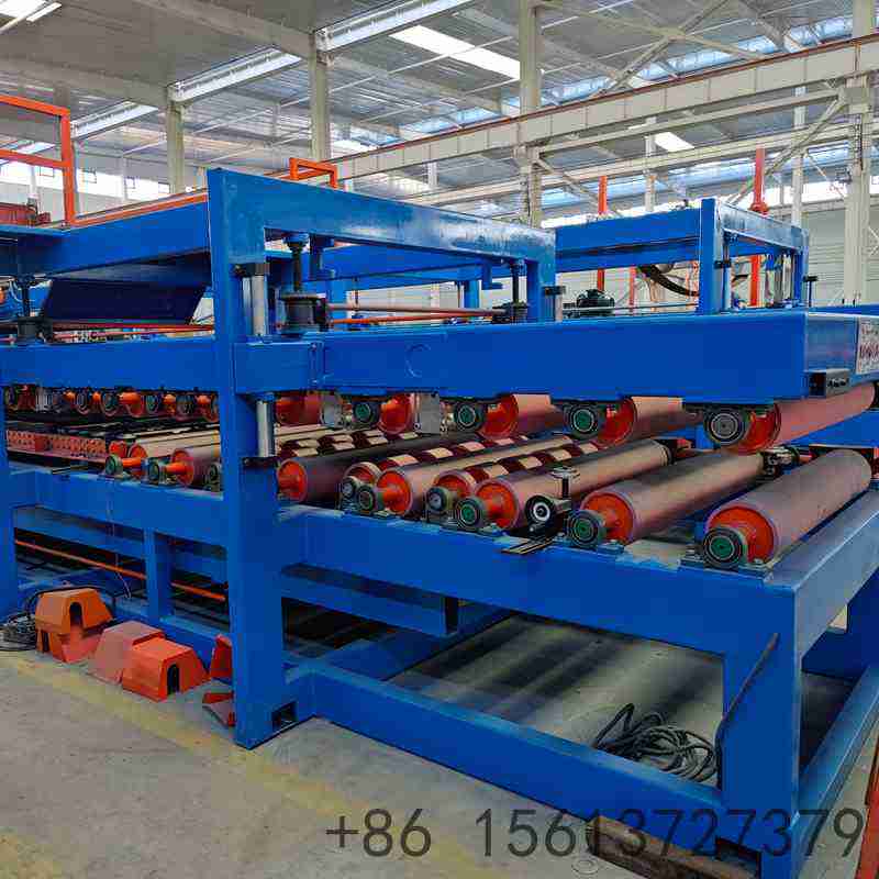 linha-de-producao-de-paineis-sanduiche-para-fabricacao-continua-de-paineis-isolados