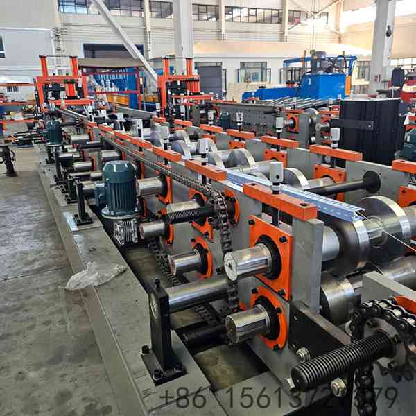 maquina-de-formacao-automatica-de-perfil-C-para-producao-de-drywall