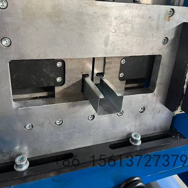 maquina-de-formadora-perfil-C-para-producao-de-estruturas-metalicas