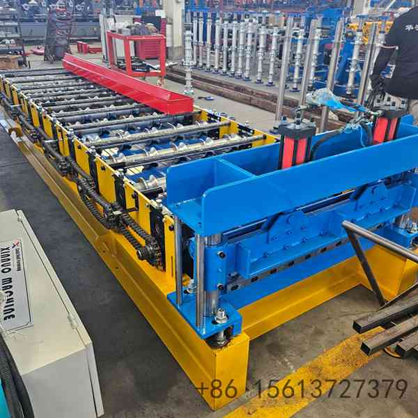 painel-de-controle-PLC-avancado-com-tela-sensivel-ao-toque