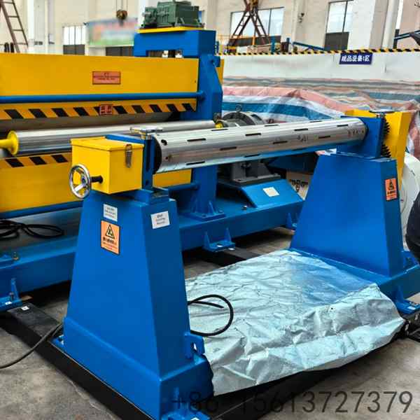 systeme-de-decoupe-de-precision-avec-controle-plc-pour-des-coupes-exactes-et-repetitives