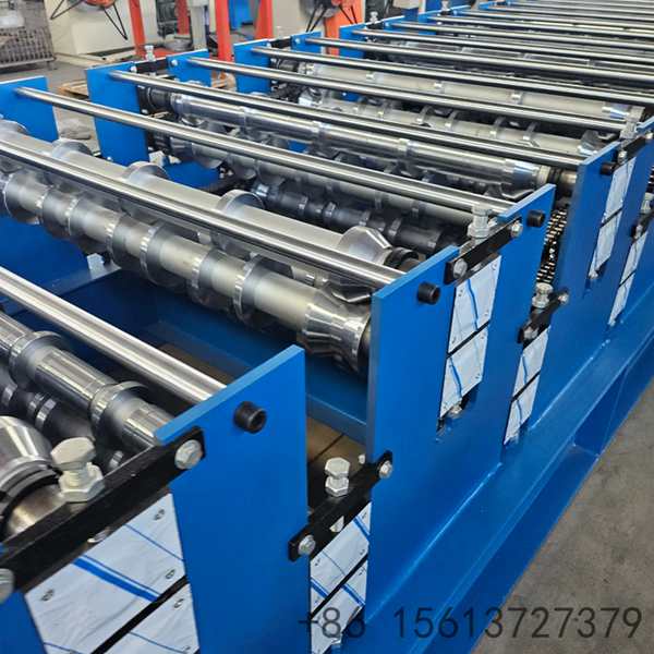 instalacao-de-painel-sanduiche-metalico-em-galpao-industrial