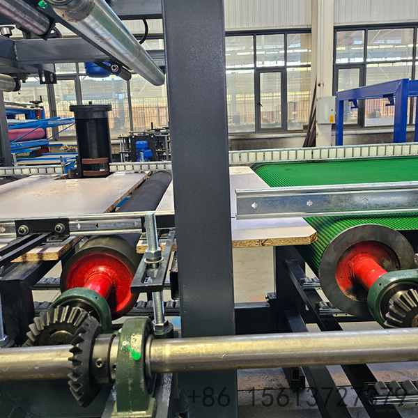 maquina-automatica-de-linha-de-producao-de-painel-sanduiche