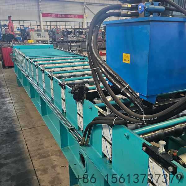 painel-de-controle-PLC-avancado-com-tela-sensivel-ao-toque