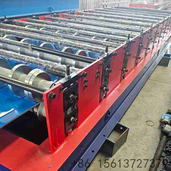 wall-panel-roll-forming-machine-for-sandwich-panel-for-continuous-production-of-insulated-wall-panels