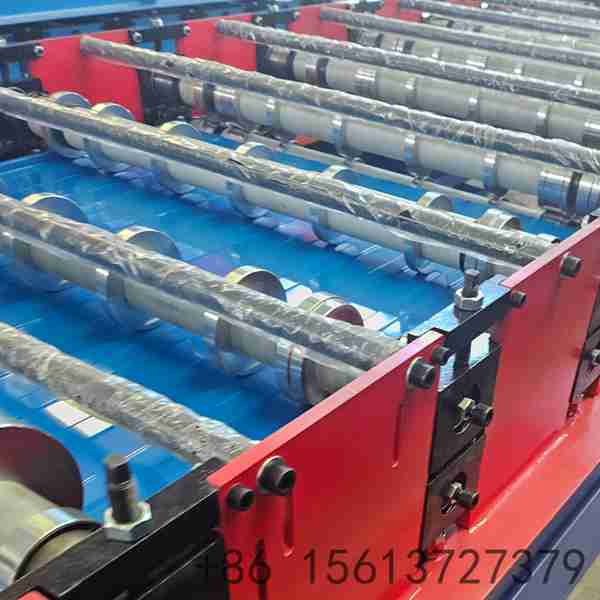 precision-roll-forming-stations-for-sandwich-wall-panels-with-hard-chrome-plated-rollers-for-impeccable-finish