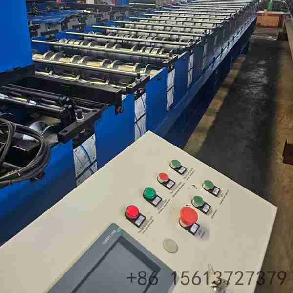synchronized-hydraulic-cutting-system-executing-exact-cuts-for-trapezoidal-panels-with-clean-burr-free-edges