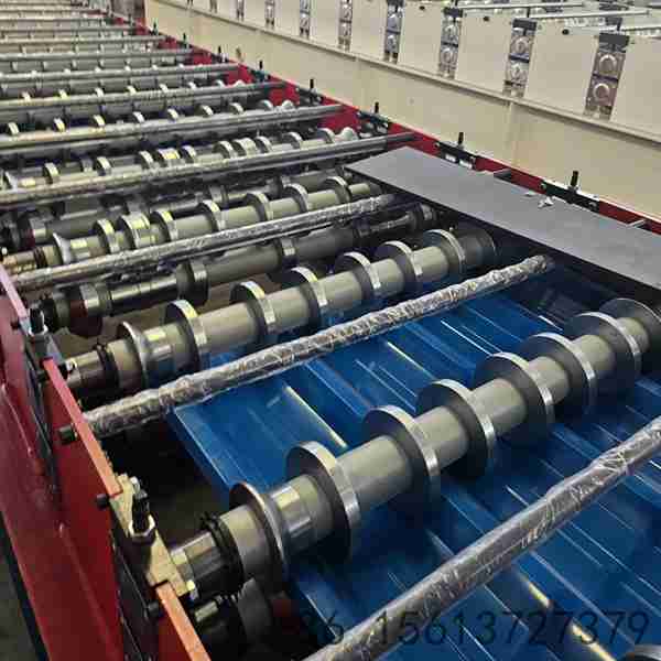 five-crown-trapezoidal-roofing-panel-roll-forming-machine-for-continuous-production-of-5-rib-metal-roof-sheets