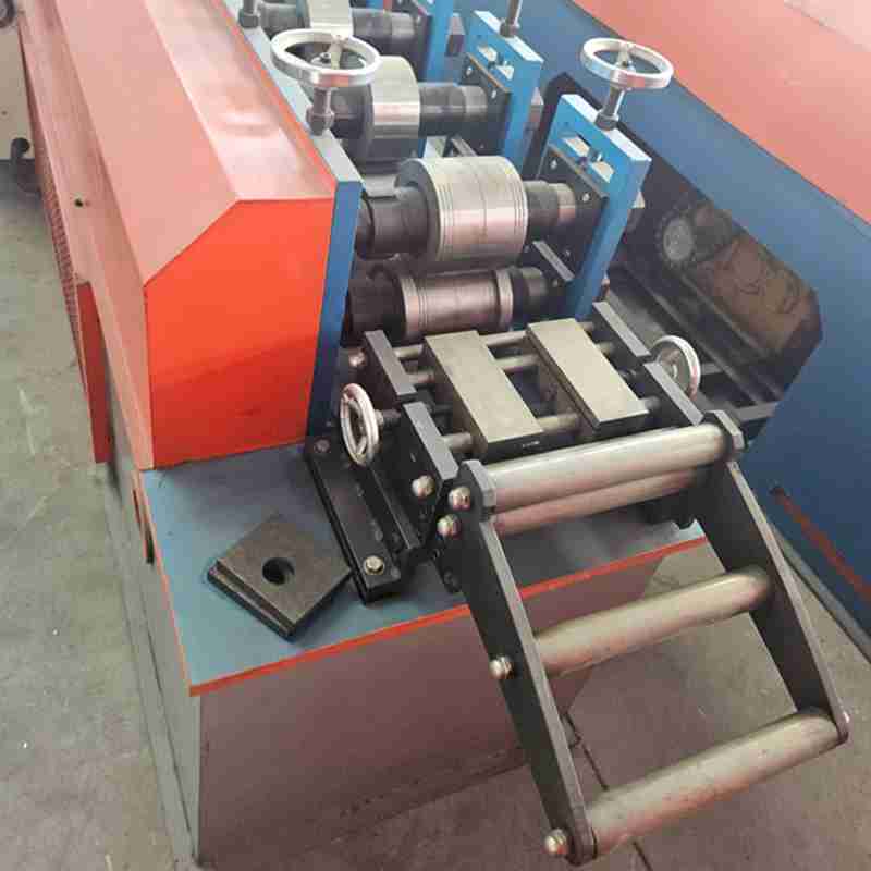 hydraulic-decoiler-system-for-galvanized-steel-coils-with-precise-tension-control-and-smooth-feeding