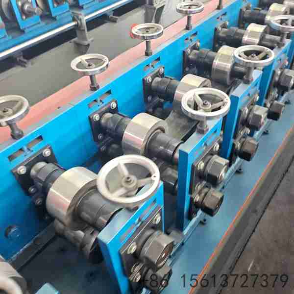 maquina-formadora-de-estrutura-c-inteligente-com-controle-plc