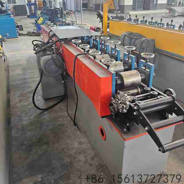 rouleaux-de-formage-renforces-en-acier-chrome-pour-montants-structurels-de-grande-portee