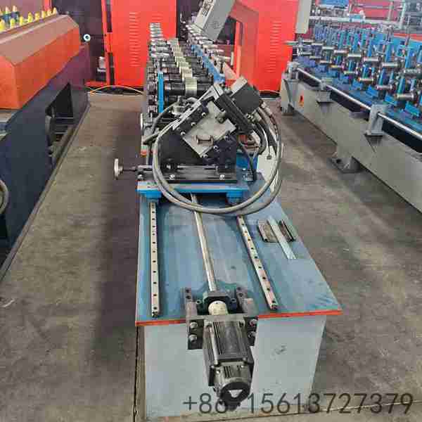 machine-de-formage-de-montants-en-c-structurels-lourds-pour-projets-industriels