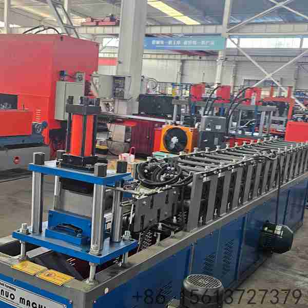sistema-desenrolador-hidraulico-para-bobinas-de-aco-galvanizado-com-controle-de-tensao