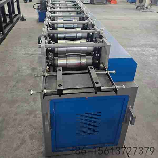 sistema-desenrolador-hidraulico-para-bobinas-de-aco-galvanizado-com-controle-de-tensao