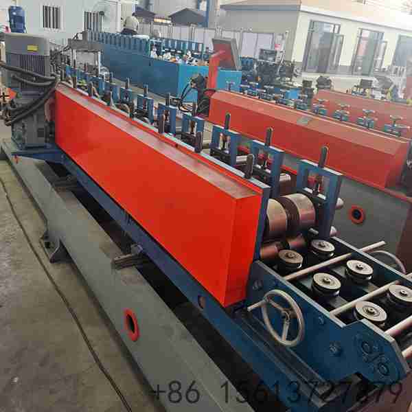 heavy-duty-auto-changeable-c-purlin-roll-former-in-workshop