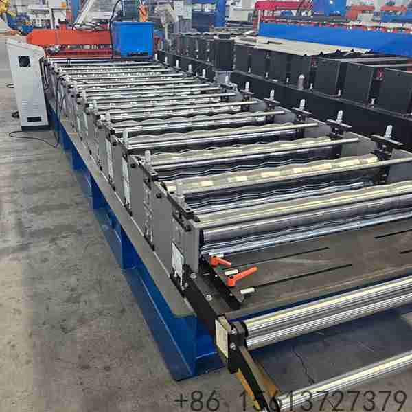 heavy-duty-double-layer-arc-roll-former-in-workshop-for-continuous-production