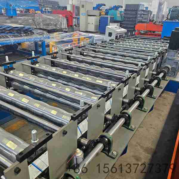 precision-hydraulic-cutting-system-for-double-layer-glazed-tile-machine-ensuring-burr-free-edges