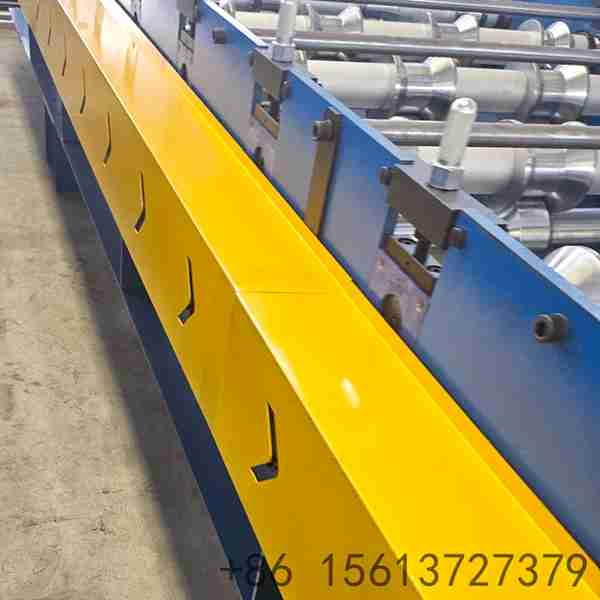 automatic-four-peak-floor-deck-roll-former-in-steel-structure-factory