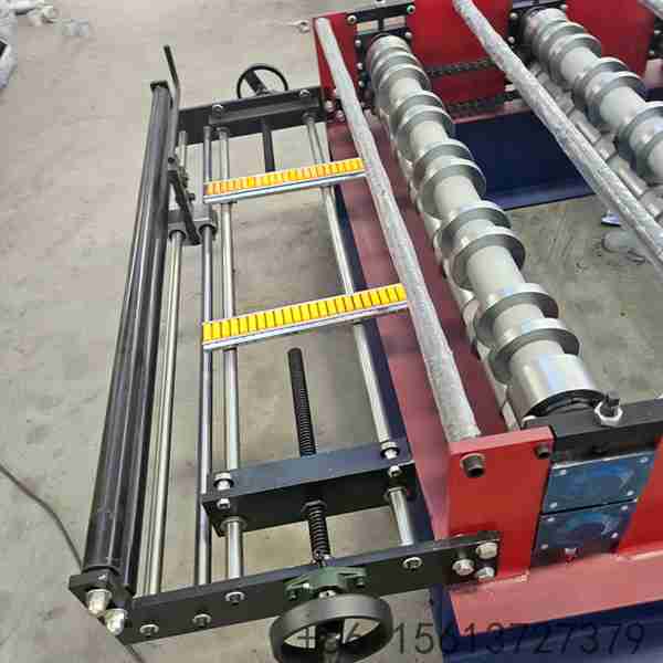 Robust-double-row-chain-drive-system-on-metal-cladding-roll-forming-line-designed-for-high-torque-operation