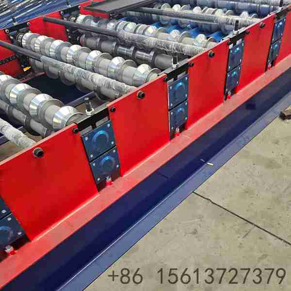 Precision-engineered-chrome-plated-rollers-on-trapezoidal-forming-machine-ensuring-scratch-free-panel-surfaces