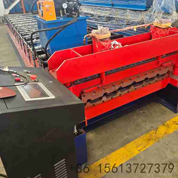 Robust-double-row-chain-drive-system-on-metal-cladding-roll-forming-line-designed-for-high-torque-and-operational-longevity