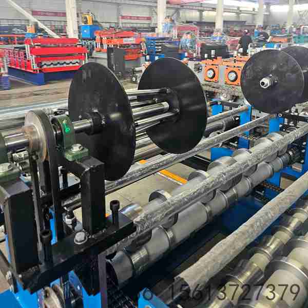 Professional-double-layer-metal-roofing-sheet-making-machine-with-integrated-wall-panel-forming-line