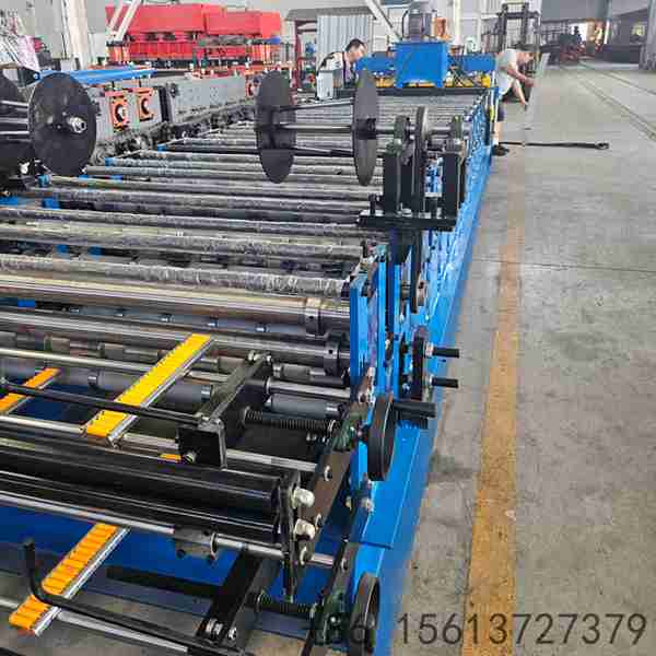 Heavy-duty-double-layer-roll-former-base-frame-built-on-reinforced-H-beam-steel-for-maximum-stability