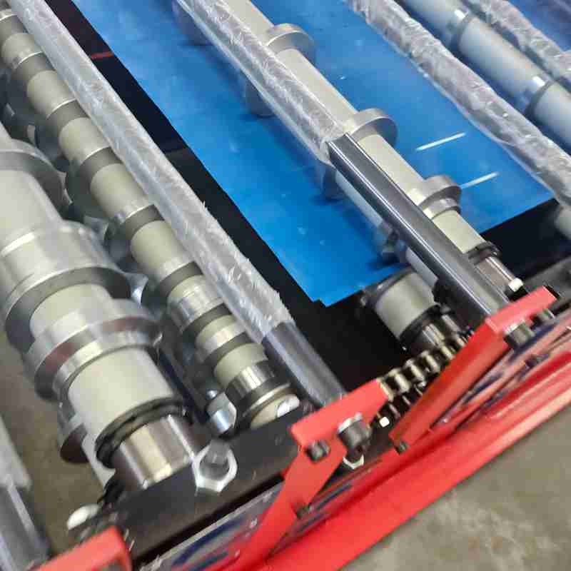 industrial-double-layer-trapezoidal-roll-forming-machine-in-workshop