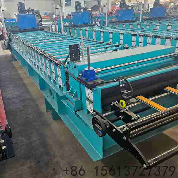 Precision-chrome-plated-forming-rollers-ensuring-perfect-shadow-lines-on-luxury-metal-cladding-sheets