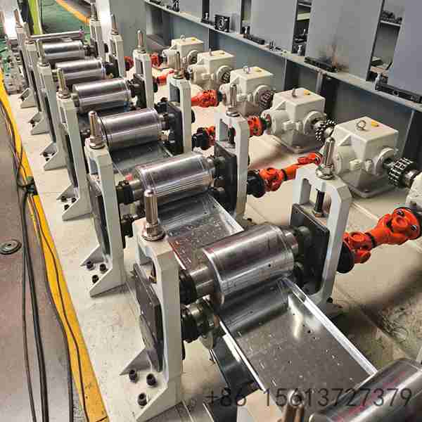 Precision-chrome-plated-forming-rollers-on-square-tube-machine-ensuring-perfect-90-degree-corners