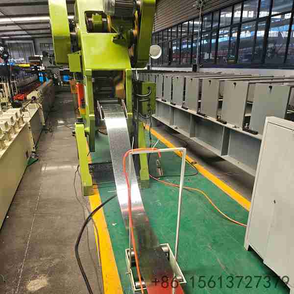 High-accuracy-hydraulic-post-cutting-system-for-square-pipe-machine-providing-clean-and-accurate-edges