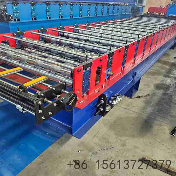 Precision-hard-chrome-plated-rollers-on-high-speed-820-forming-layer-ensuring-accuracy