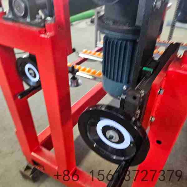 Automated-rockwool-and-EPS-foam-core-feeding-system-on-integrated-sandwich-panel-line