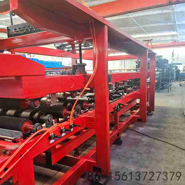 Heavy-duty-roller-changeover-cart-and-storage-system-for-quick-profile-switching-on-panel-line