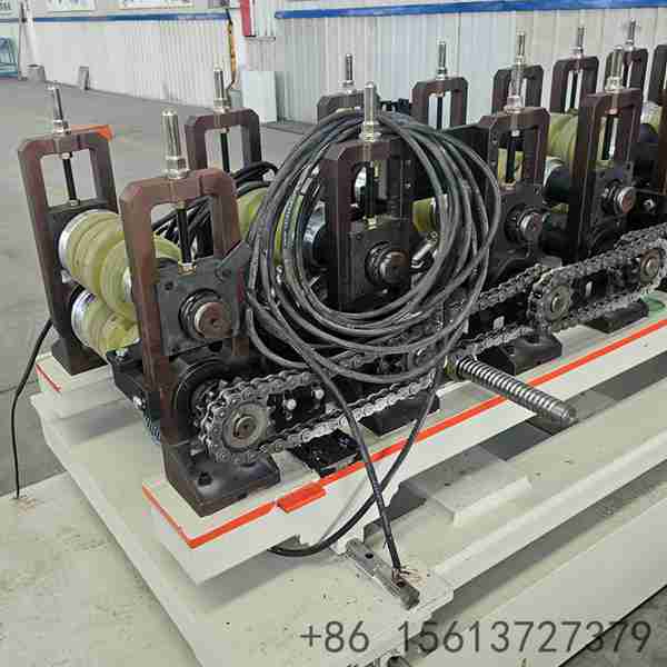 Système-de-coupe-hydraulique-avec-lame-Cr12-pour-caisson-de-volet-avec-bords-propres