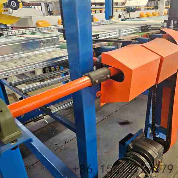 Ligne-de-production-de-panneau-sandwich-laine-de-roche-et-EPS-automatisée-haute-capacité