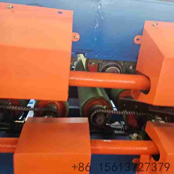 Dual-decoiler-feeding-system-for-upper-and-lower-steel-skins-in-sandwich-panel-line