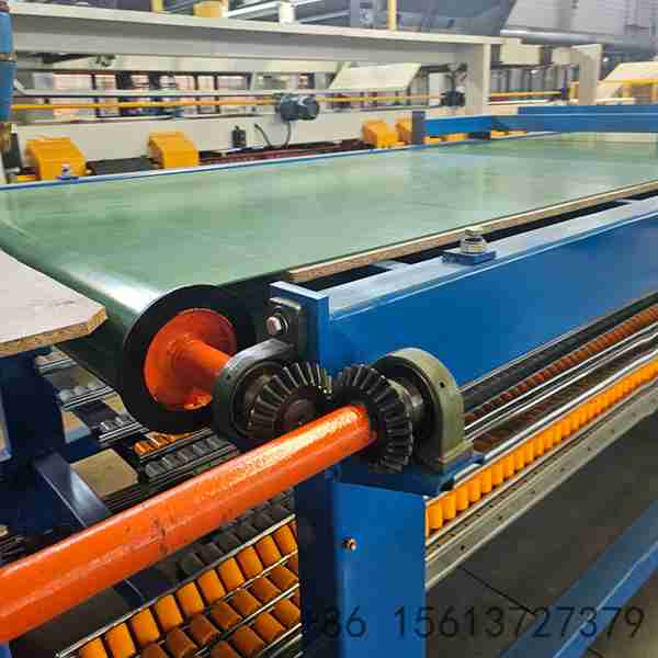 Glue-lamination-section-with-dual-glue-pumps-for-even-adhesive-distribution