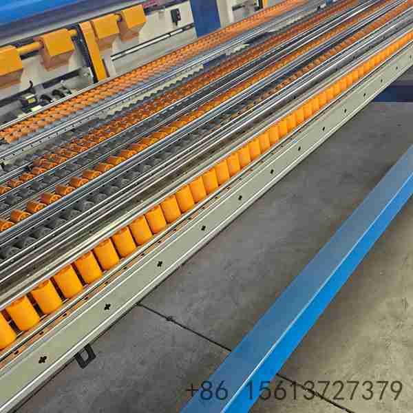 Rock-wool-feeding-unit-for-fire-resistant-sandwich-panel-core-material