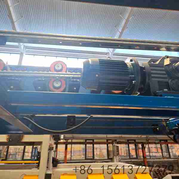 EPS-foam-core-feeding-system-for-lightweight-insulated-panel-manufacturing