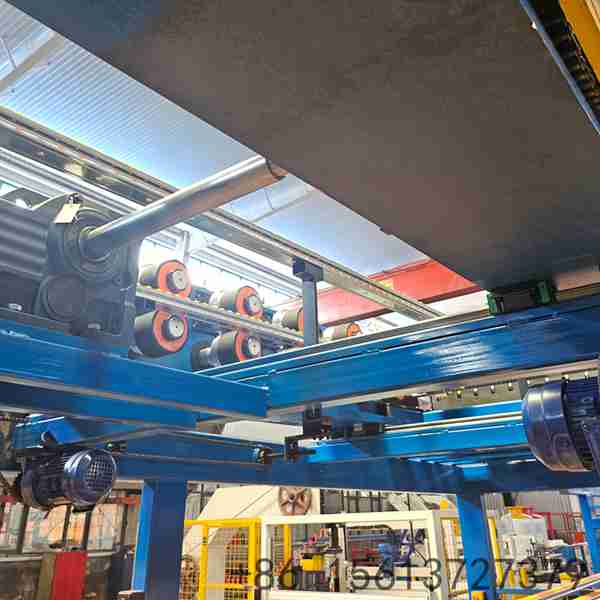 Rock-wool-feeding-unit-for-fire-resistant-sandwich-panel-core-production