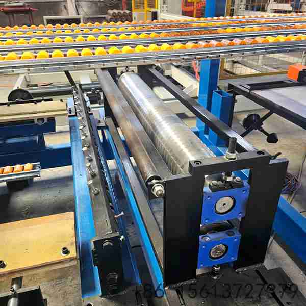 Upper-and-lower-forming-units-of-sandwich-panel-machine-with-hard-chromium-rollers