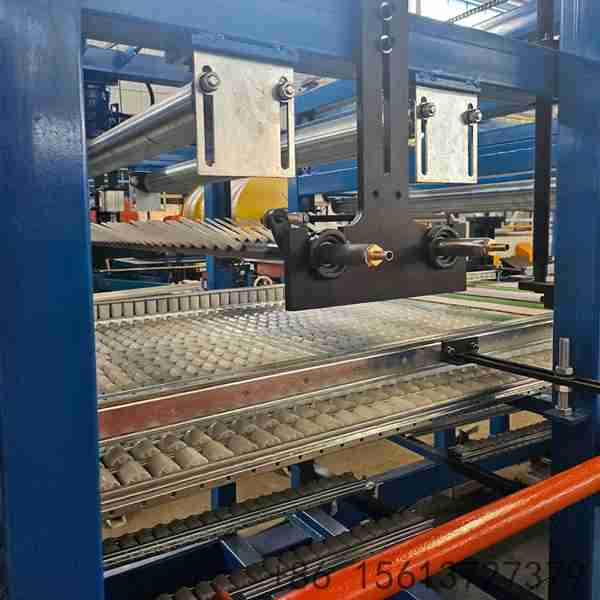 Linha-de-produção-de-painel-sanduíche-de-lã-de-rocha-e-EPS-integrada-automática