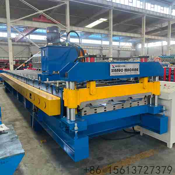 Closed-deck-forming-stations-with-re-entrant-dovetail-roller-set