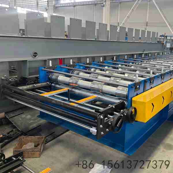 Dual-motor-drive-system-with-heavy-duty-chain-for-deep-deck-forming