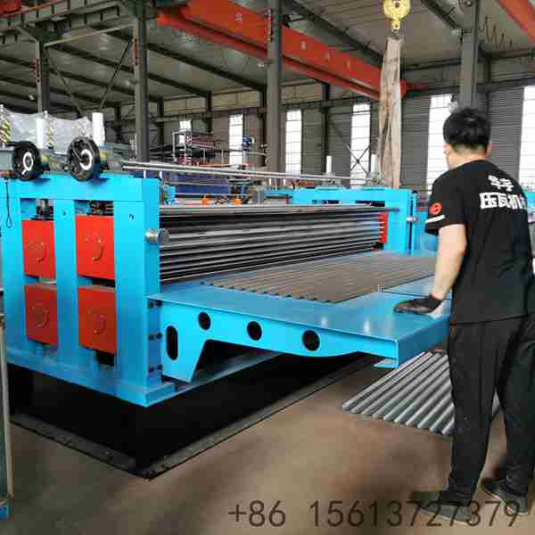 Blue-and-red-roll-forming-machine-with-multi-station-forming-rollers