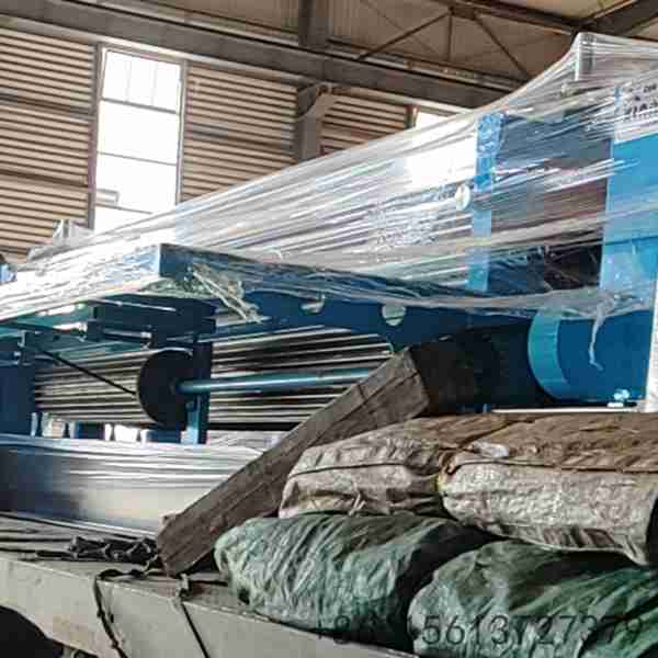 Hard-chromium-plated-rollers-shaping-thin-color-coated-steel-sheet