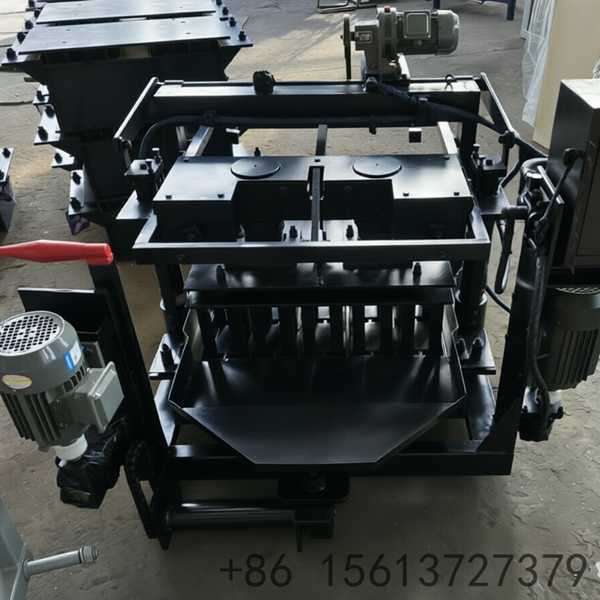QT6-15-automatic-concrete-block-making-machine-for-hollow-brick-production